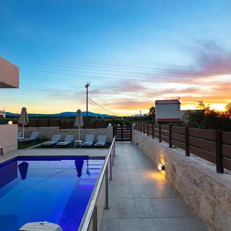 7 Bedroom With Pool, 700m From The Beach! Holiday home *