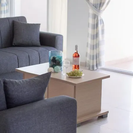 Holiday home 7 Bedroom With Pool, 700m From The Beach! Prinos (Crete)