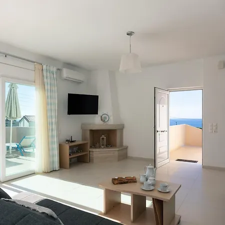 7 Bedroom With Pool, 700m From The Beach! Holiday home Prinos (Crete)