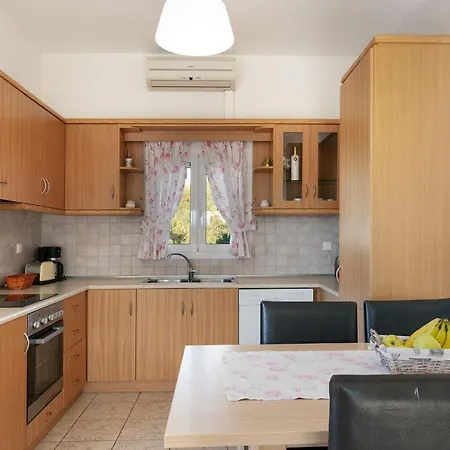 7 Bedroom With Pool, 700m From The Beach! Holiday home