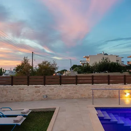7 Bedroom With Pool, 700m From The Beach! Holiday home Prinos (Crete)
