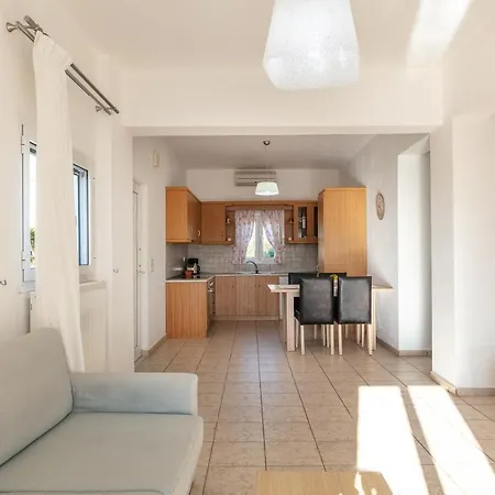 7 Bedroom With Pool, 700m From The Beach! *