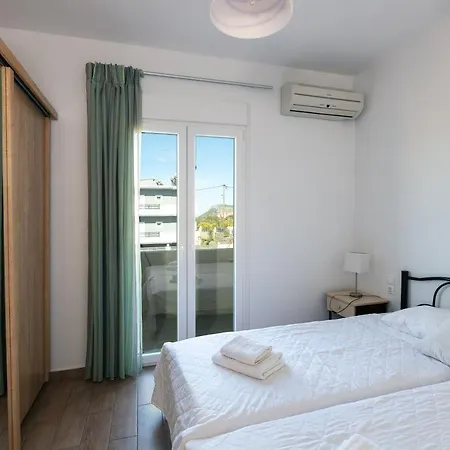 7 Bedroom With Pool, 700m From The Beach! * Prinos (Crete)