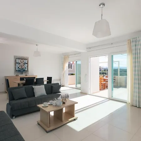 7 Bedroom With Pool, 700m From The Beach! בית נופש Prínos