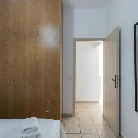 בית נופש 7 Bedroom With Pool, 700m From The Beach!