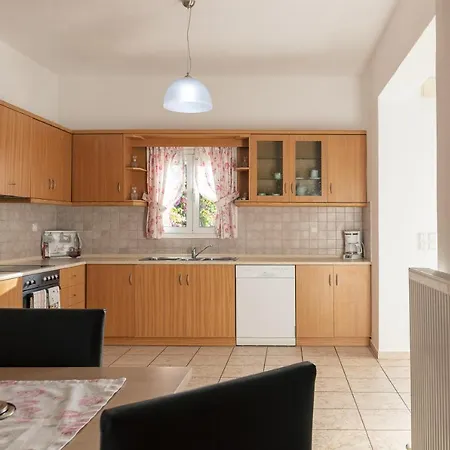 בית נופש 7 Bedroom With Pool, 700m From The Beach! Prínos
