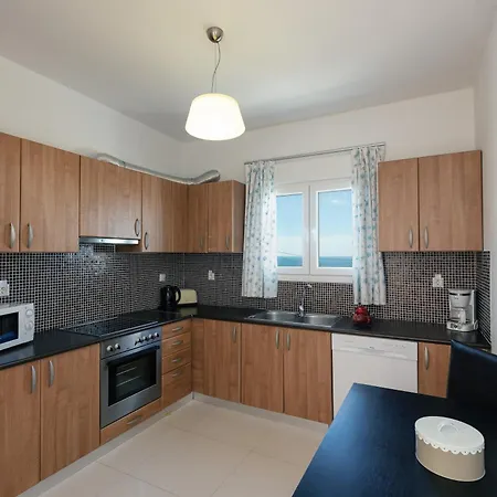 בית נופש 7 Bedroom With Pool, 700m From The Beach!