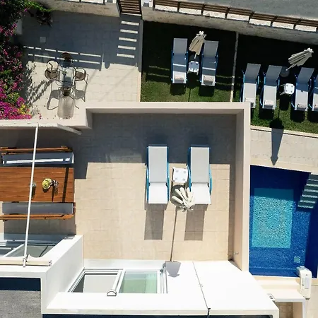 7 Bedroom With Pool, 700m From The Beach! בית נופש Prínos