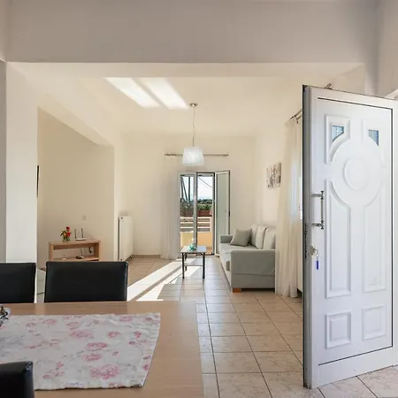 7 Bedroom With Pool, 700m From The Beach! בית נופש