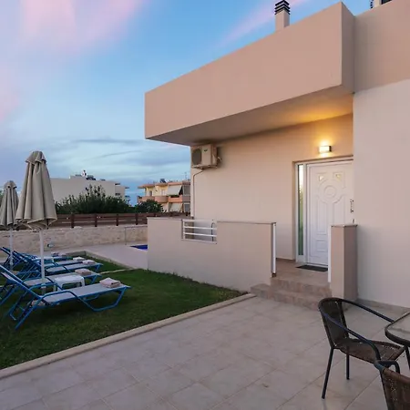 7 Bedroom With Pool, 700m From The Beach! בית נופש Prínos