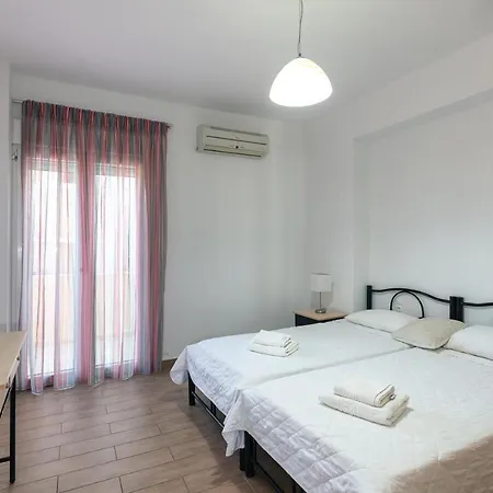 בית נופש 7 Bedroom With Pool, 700m From The Beach! Prínos